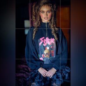 New SELKIE Black Still Life Turtleneck Size Large